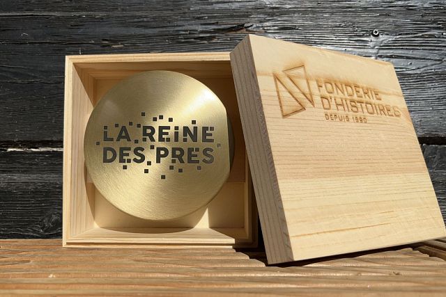 Coffret bois pour clou gravé personnalisable